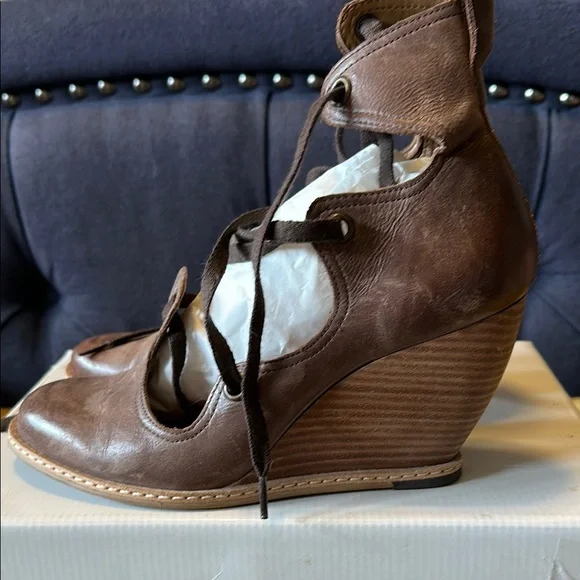Brown Women's Shoes - Picture 3 of 8